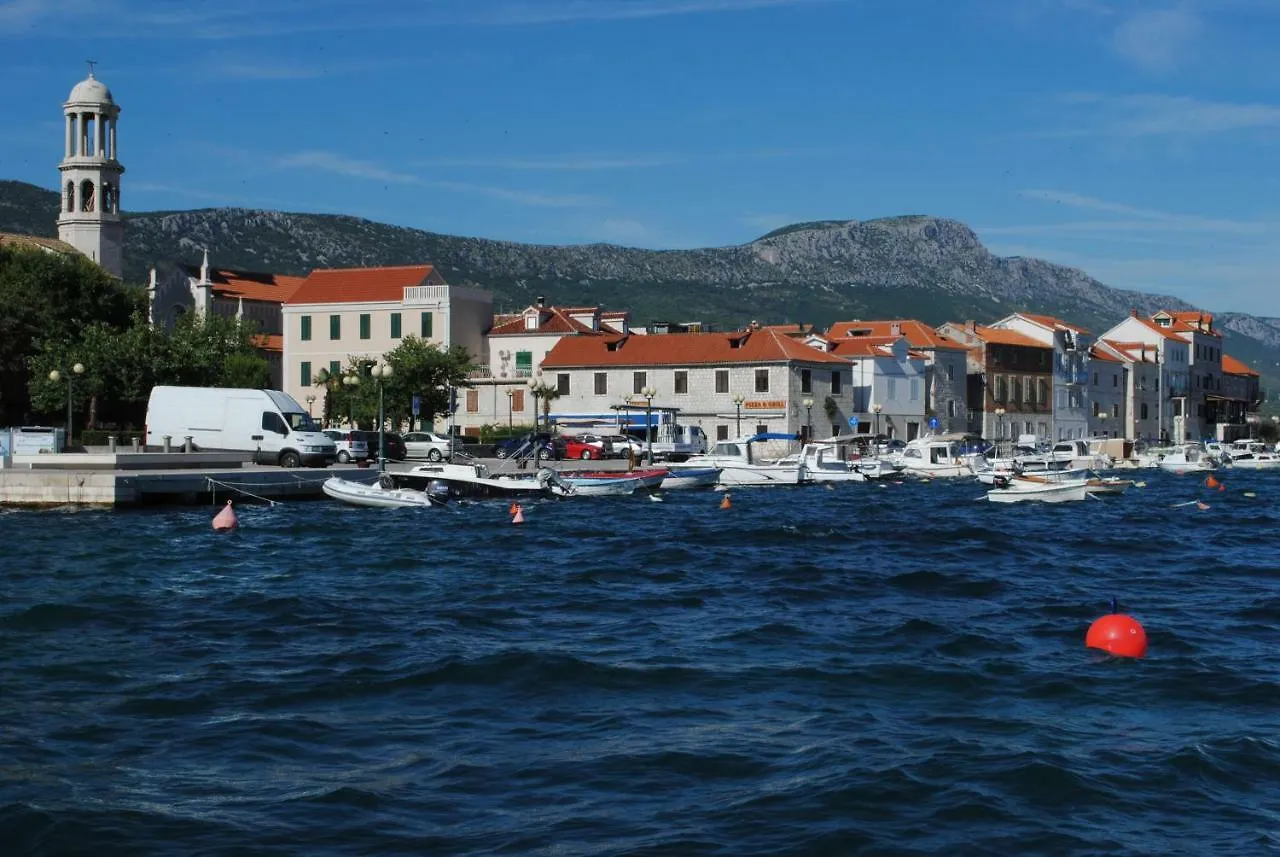 Studio Apartman Sutic Kastel Novi 0*,  Croatia